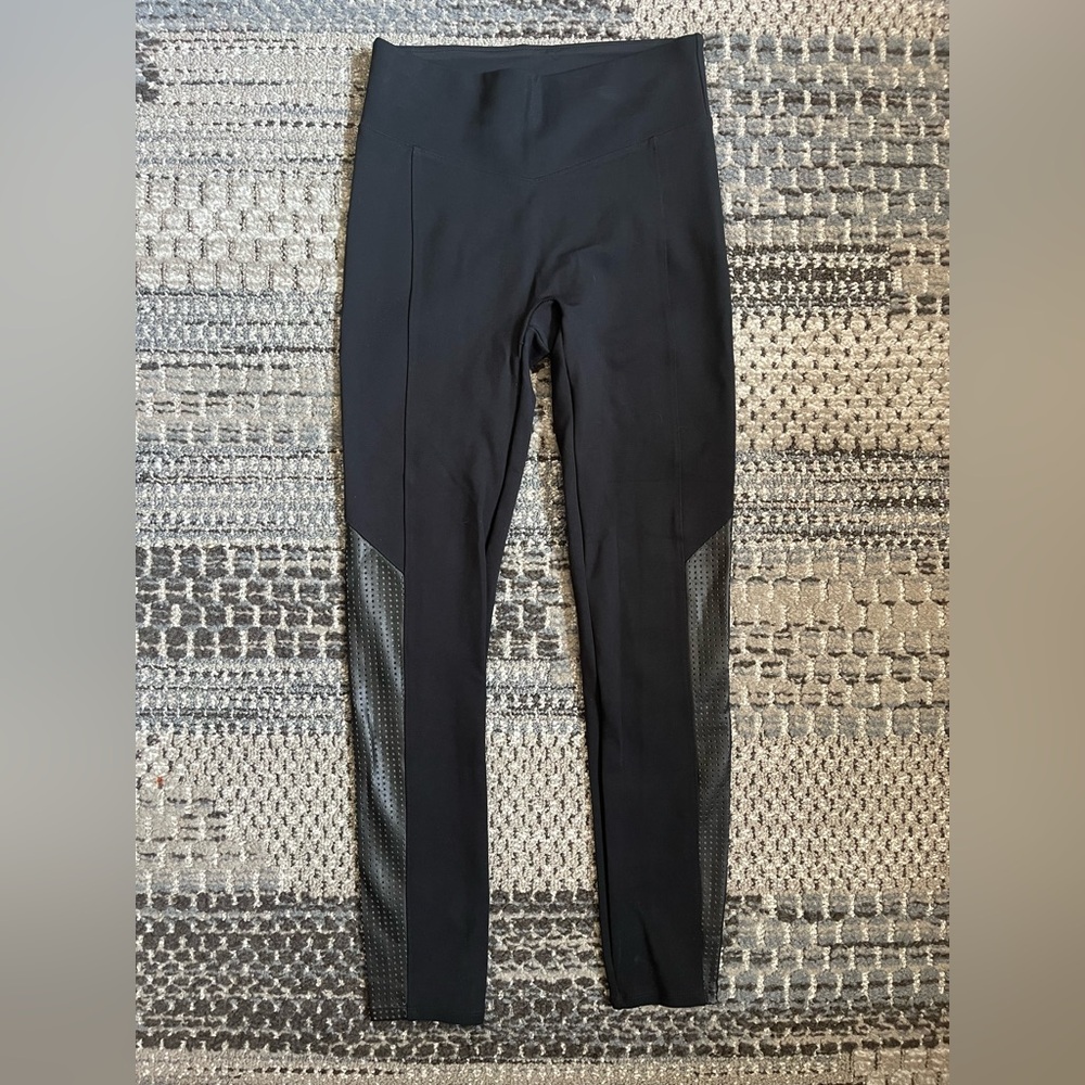 NWOT Spanx Perforated Panel Leggings in Very Black Model 20060R, Size Small